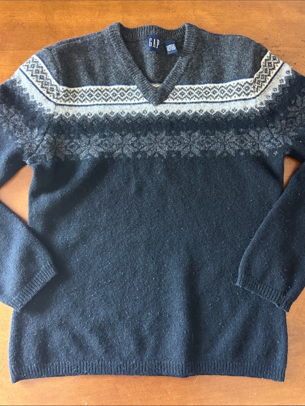 Vintage Gap black and gray 100% lambswool fair isle Nordic v neck sweater